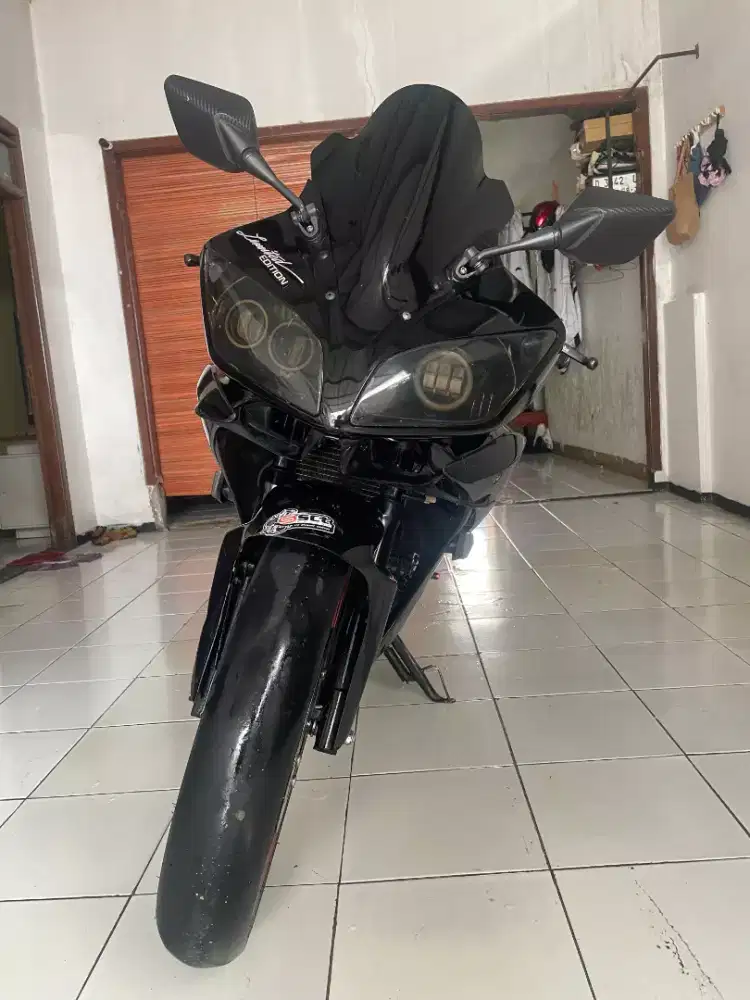 Yamaha R15 V2 2016