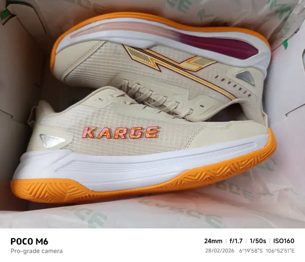 Sepatu voly karge size 37