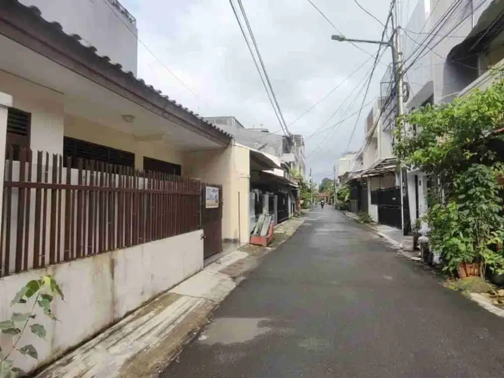 RUMAH STRATEGIS 1.5 LANTAI BARU RENOVASI DI TANJUNG DUREN, JAKARTA BARAT