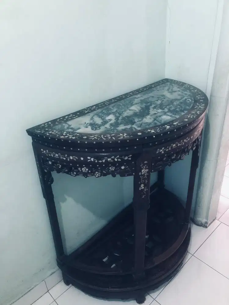 Meja Konsol Antik Peranakan Motif Kerang Mutiara (1880-1920)