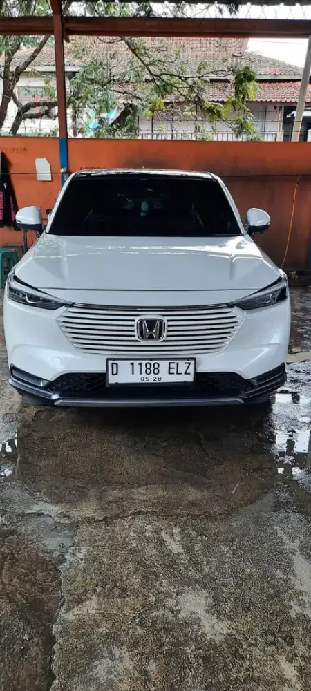 Jual Honda HRV SE Two Tone CVT Th 2023 putih mutiara km 7 rb.