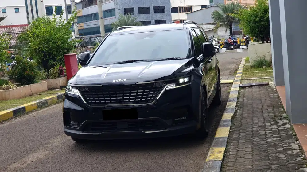 Kia grand carnival premiere diesel 2022 hitam 11seater