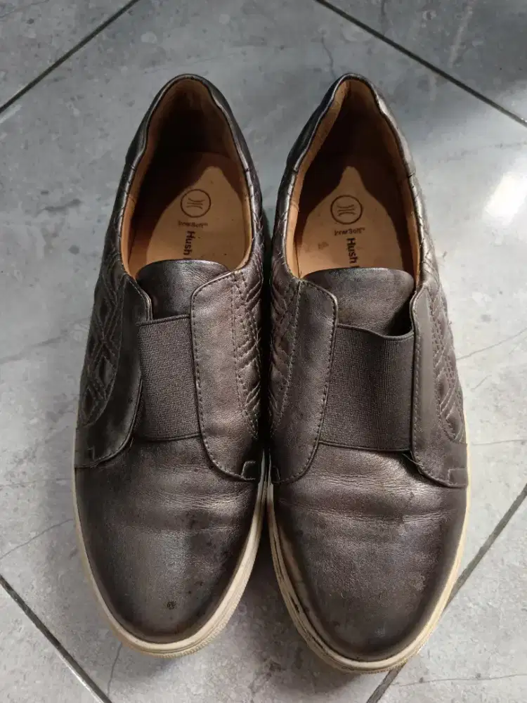 Sepatu Slip On Warna Silver Hush Puppies Size 40