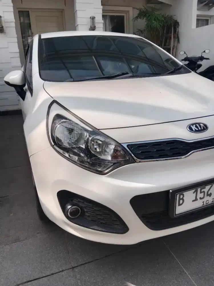 Kia Rio 1.4 nik 2013 putih white km 50rban