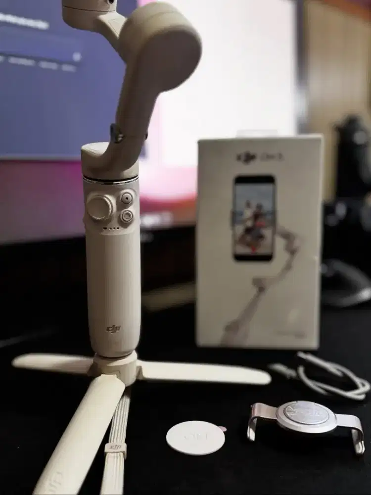 dji om 5 handphone stabilizer