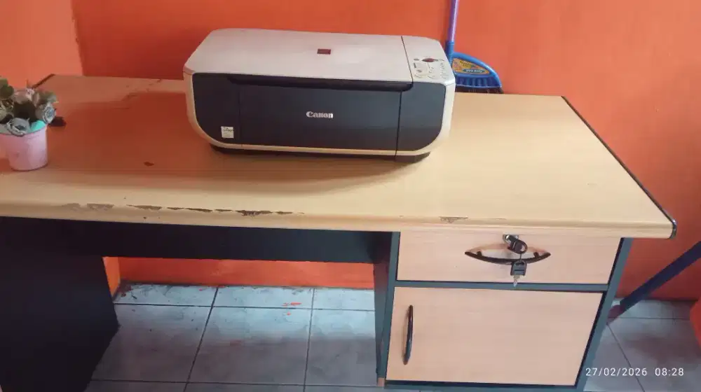 Meja Kantor dan Printer Cannon MP198