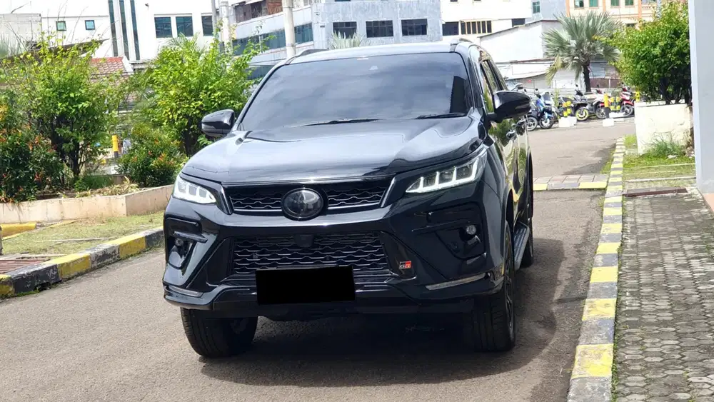 Km3rb toyota fortuner vrz gr sport 4x4 tetra drive 2025 hitam