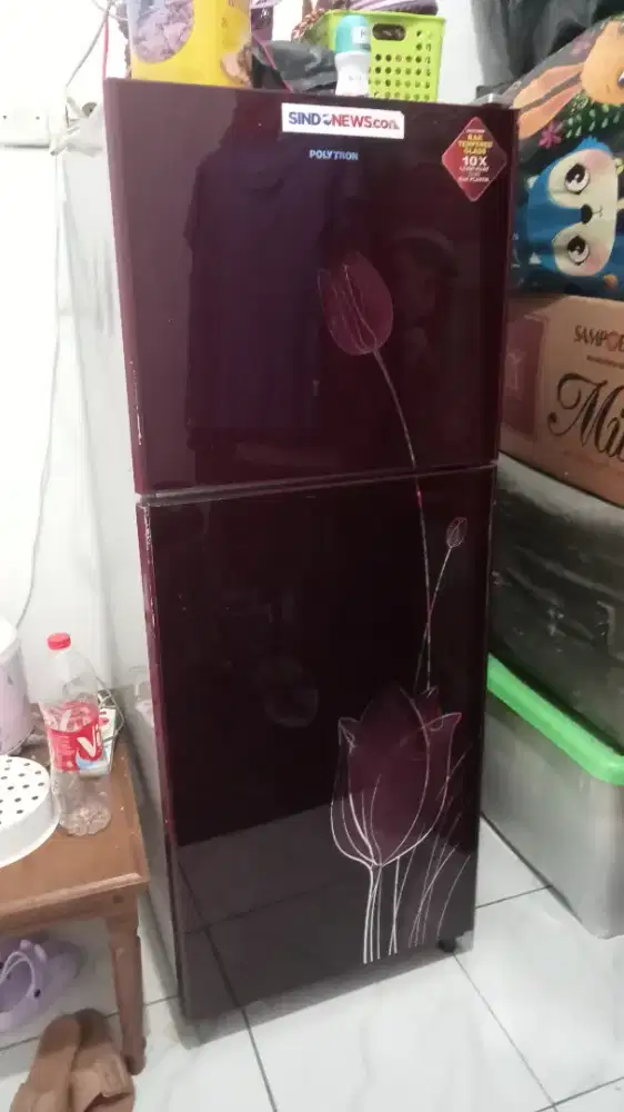 Kulkas polytron dua pintu