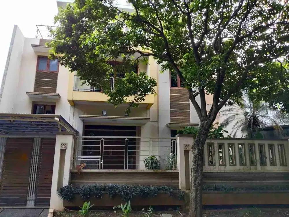 Dijual Rumah 2 Lantai  Puspita Loka BSD