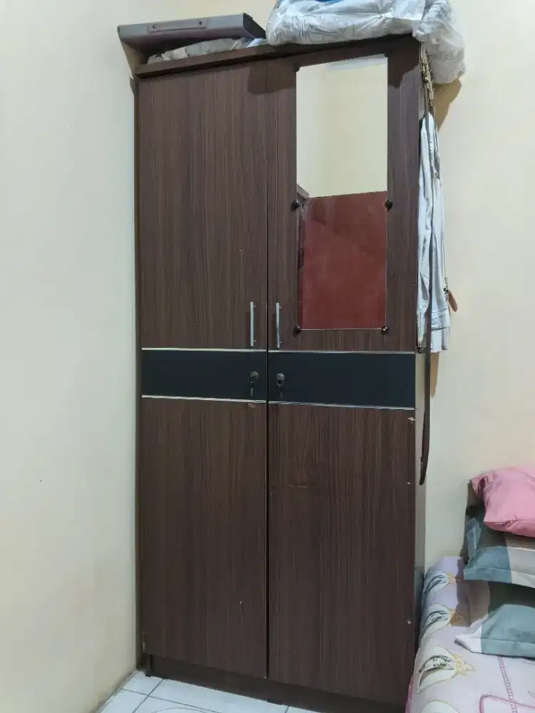Lemari 2 pintu kondisi bagus