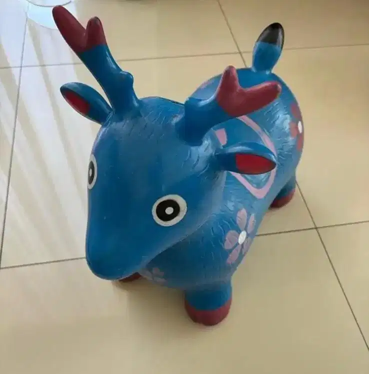 Mainan anak kuda-kudaan karet