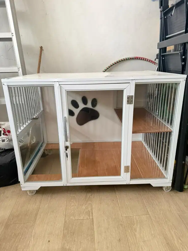 Kandang kucing full kaca dan keramik