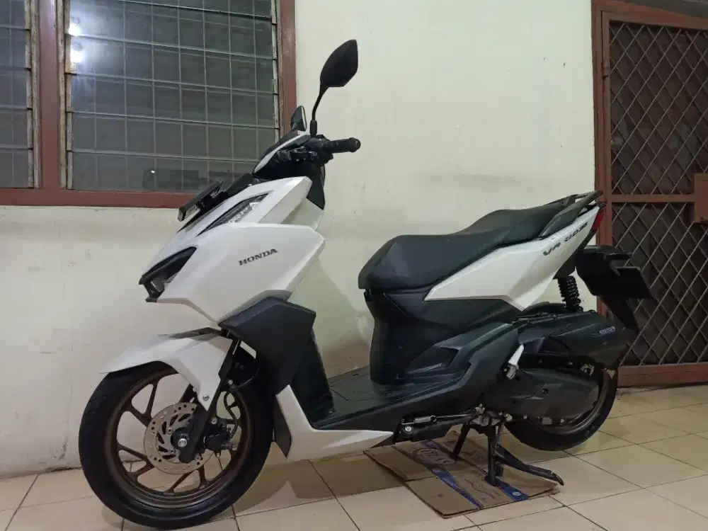 Honda VARIO 160 KEYLESS CBS ISS 2024 BL 10 ( GRESS / SPRT BARU ) DKI