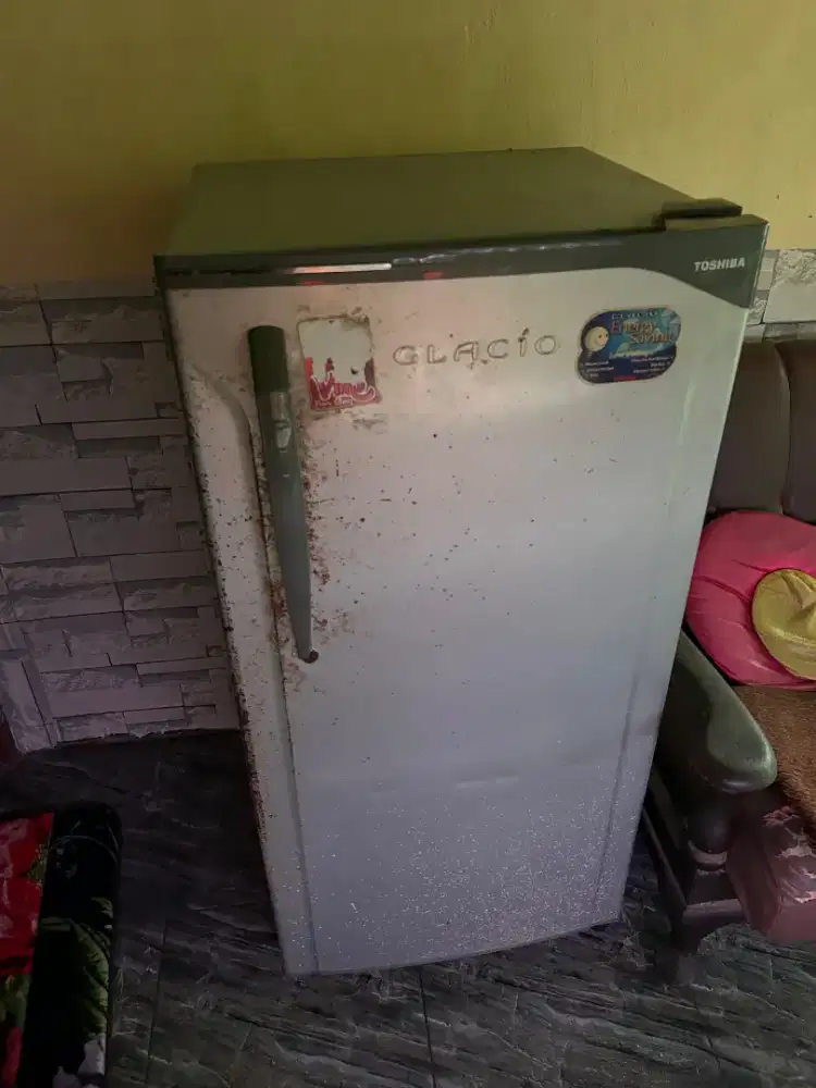 LEMARI PENDINGIN GLASIO