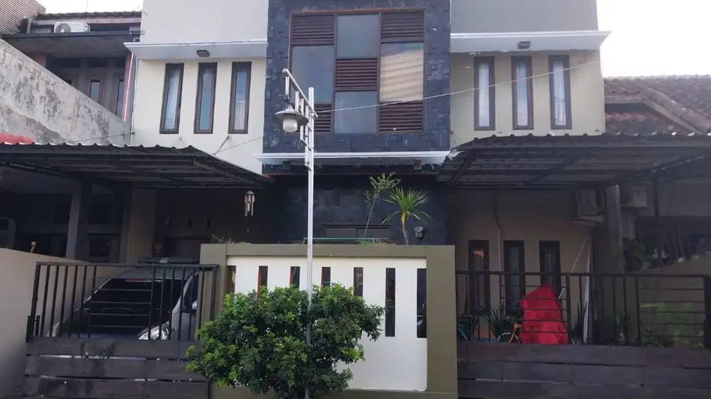 Dijual Rumah Strategis, Lt.2 (Semi Furnished) di Banyumanik Semarang