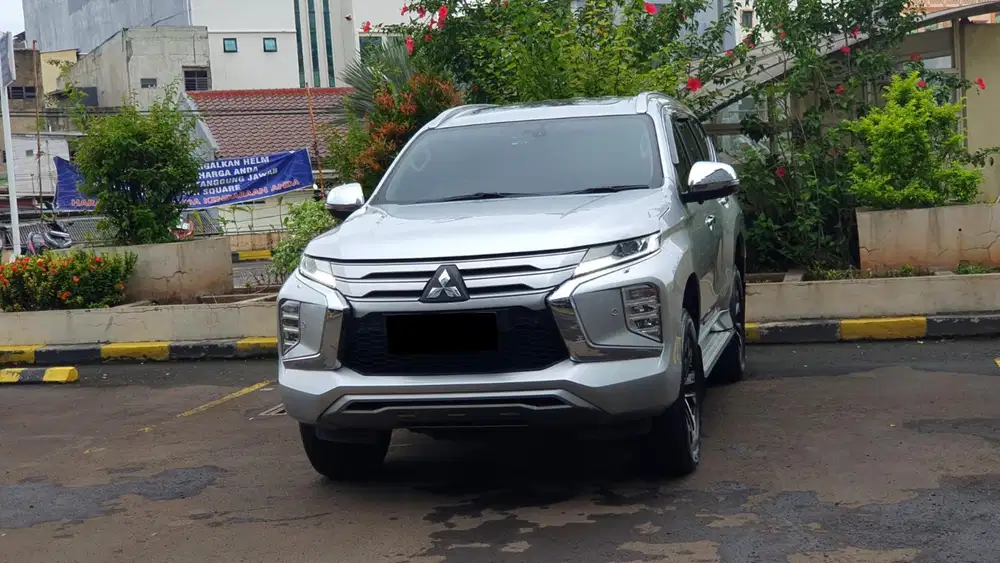Mitsubishi pajero sport dakar 2022 silver sunroof