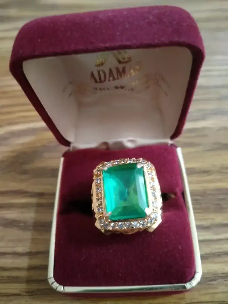 Cincin batu jamrud columbia