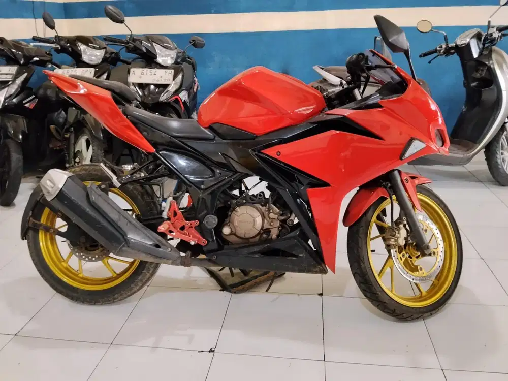 Honda cbr feslift 2017 super gres siap pakai