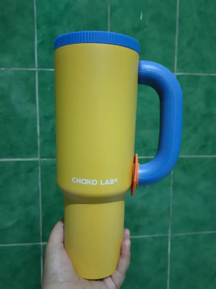 Thumbler, skincare, make up