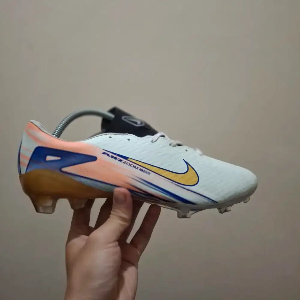 Sepatu bola nike zoom