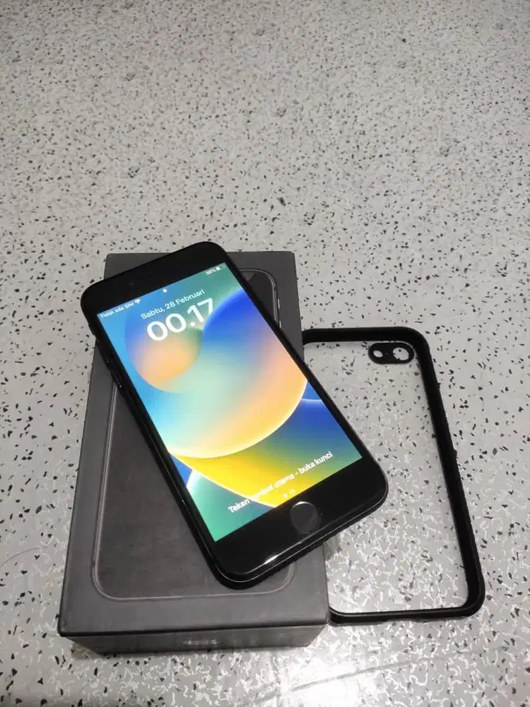Iphone 8 64gb inter fullset tanpa headset