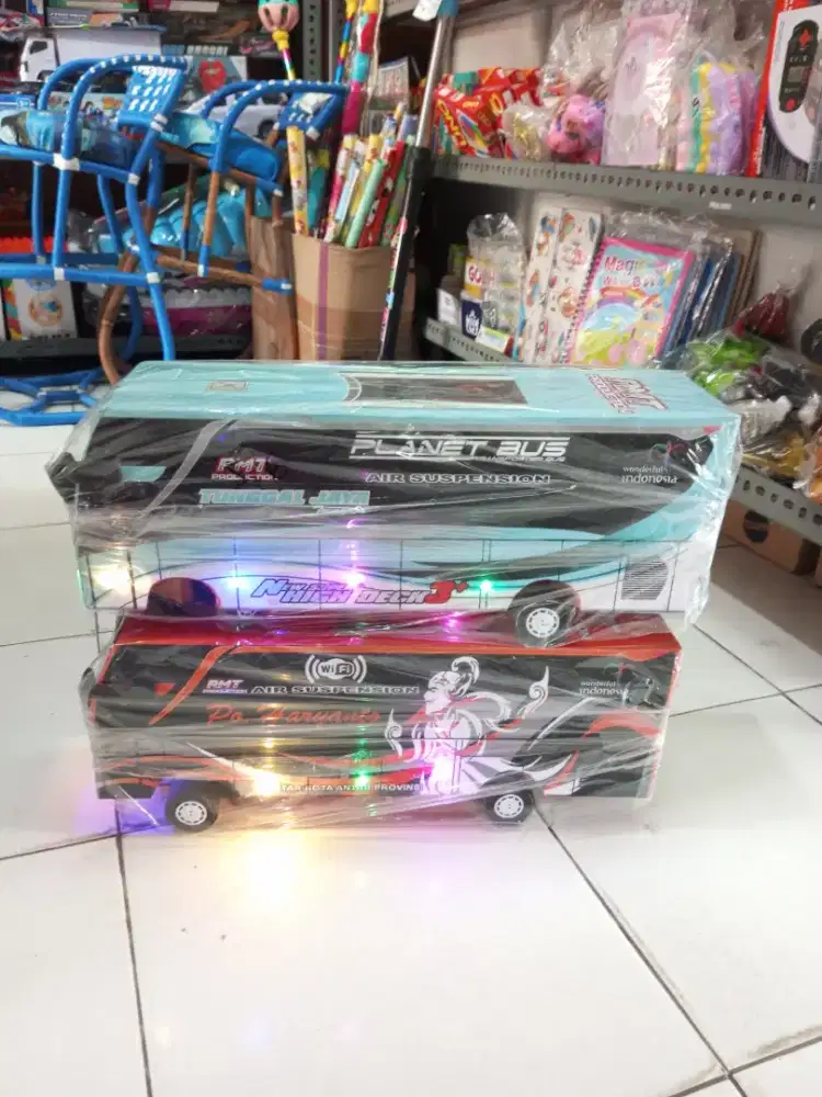 Mainan anak bis kayu oleng led