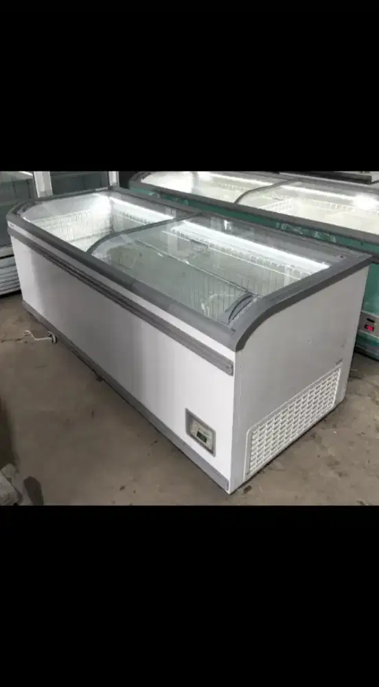 Display sleding kaca