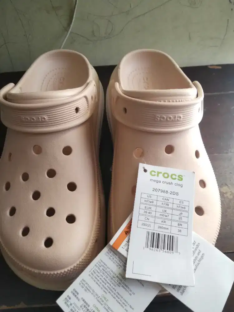 Sandal Crocs baru