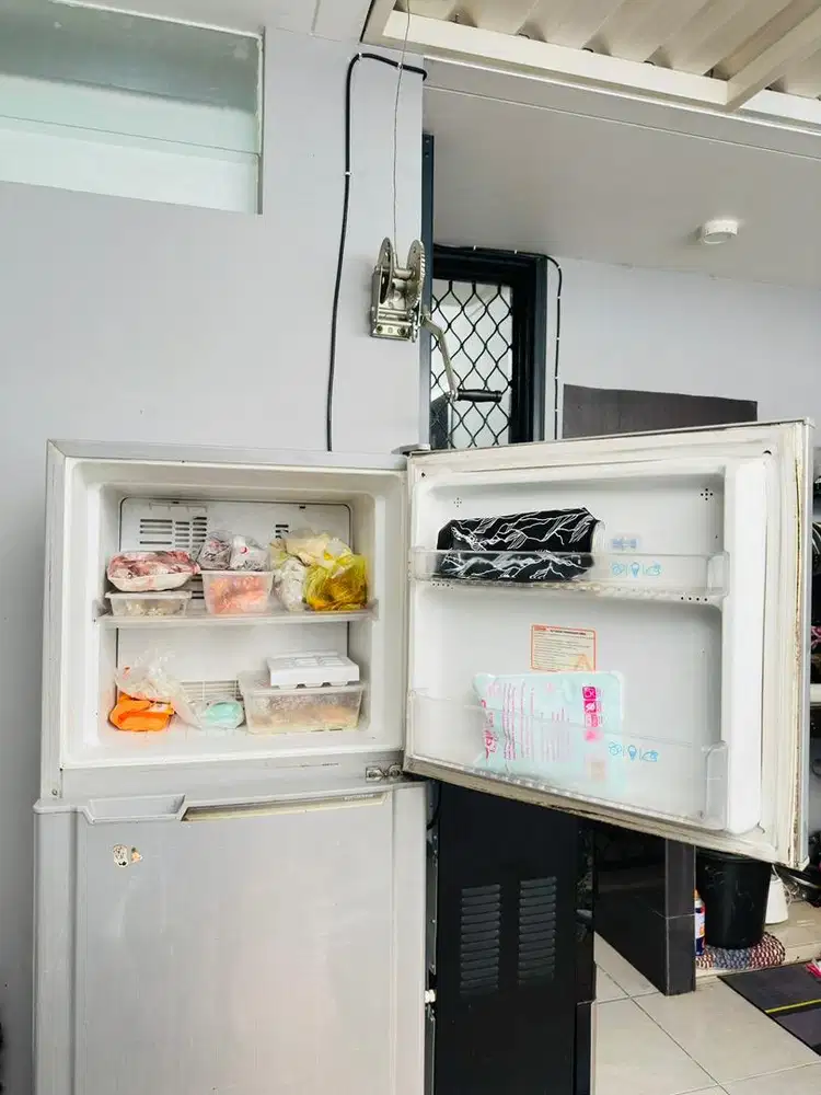 Kulkas Toshiba Glacio XD7 GR-M245E 2 Pintu Masih dingin normal