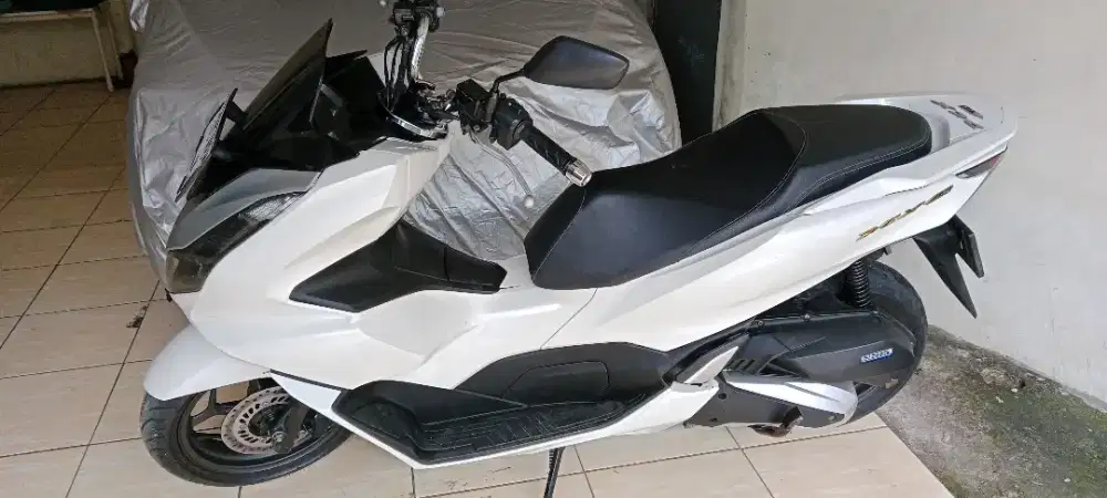 DIJUAL HONDA PCX 2022 PUTIH TERAWAT MULUS