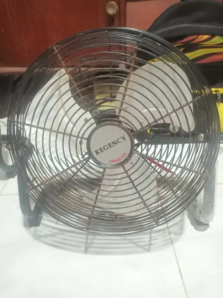 Kipas angin regency 12 inch Dulux tornado sawangan Pasir