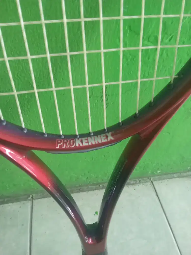 Raket Teniis lapangan