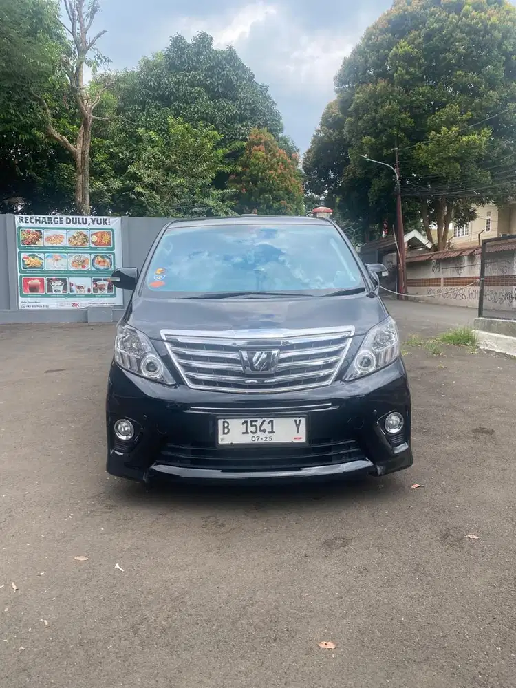 toyota alpahrd s premium sound thn2013 w hitam trwt siap pakai antik t