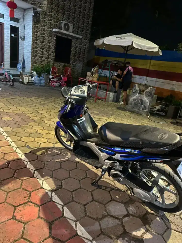 Nuovo z 2005 warna biru abu