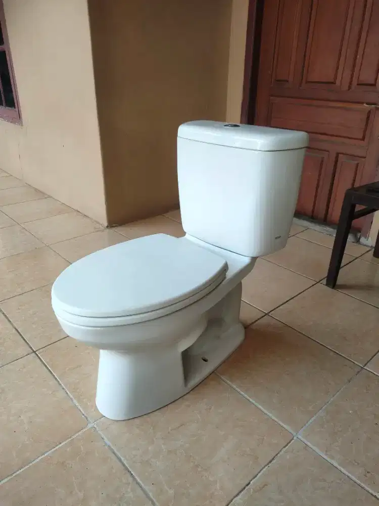 Closet Duduk Toto Double Push Putih Bersih.