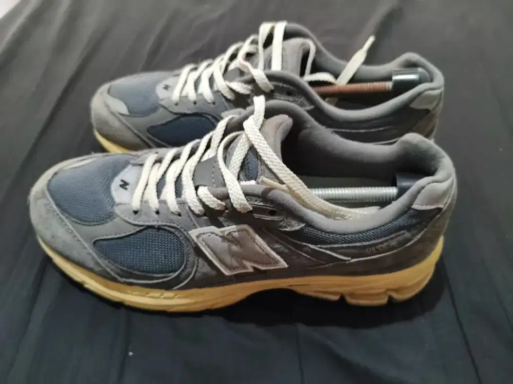 sepatu nb 2002 r size 42