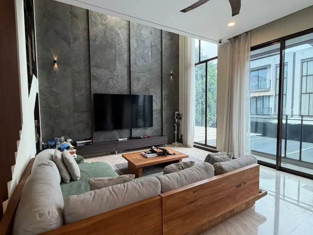 DISEWAKAN! Rumah Mewah Zora Kimora BSD 3 Lantai – Furnished, EV Charger, 300 Jt/Th (Min 2 Th)