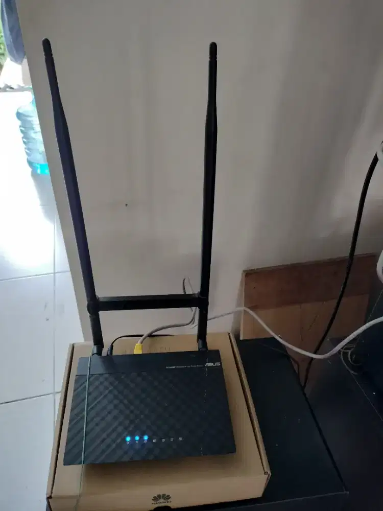 Asus wifi router RTN12 HP