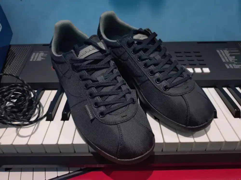 Sepatu Compass Tribune Nylon Full black 42