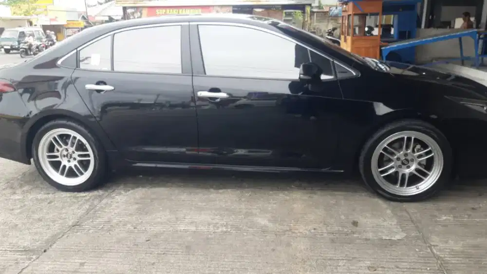 Corolla altiz v bensin