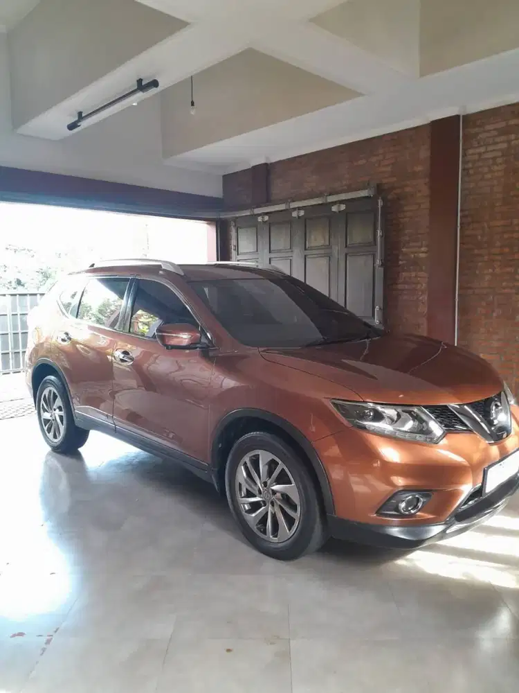 Dijual Nissan X-Trail 2,5 AT 2015 - Jarang Pakai, Ban Baru, KM Rendah!