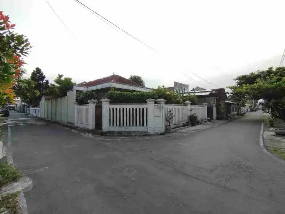 Dijual rumah luas  turisari mangkubumen solo