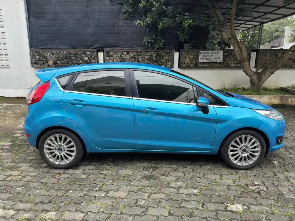 Ford Fiesta 2014 Biru