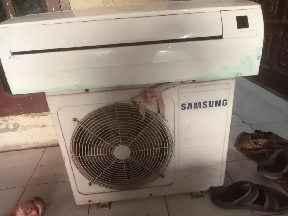 Menerima AC dan genset rusak