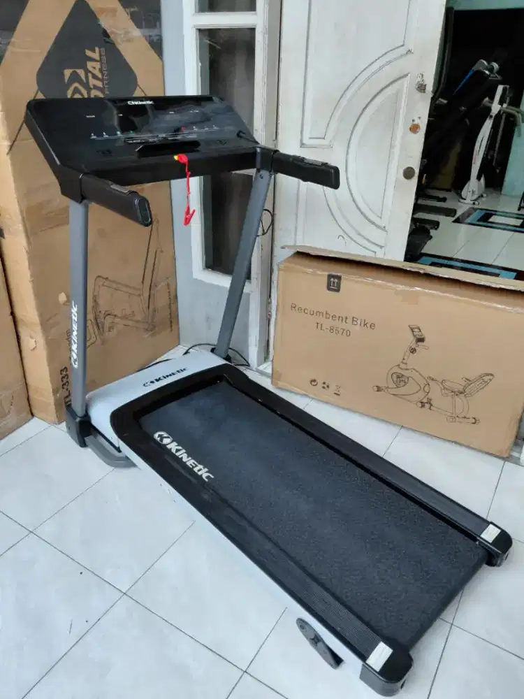 Di jual Treadmill Kinetic Second Monitor Layar Sentuh, Berfungsi Baik