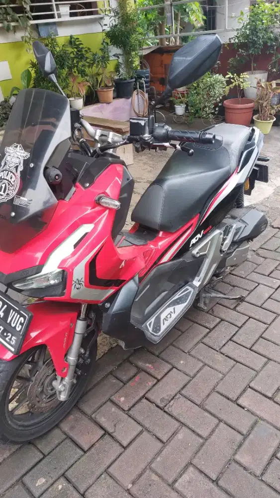 Honda Adv 150, motor jarang pakai , ban tebal, surat  lengkap