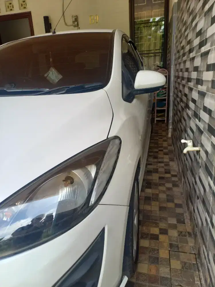 Dijual cepat Mazda 2011
