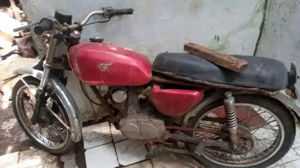 Honda CB 100 thn 1979
