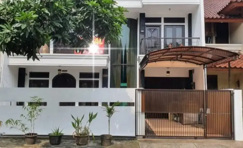 Dijual Cepat Rumah Old Money Bekasi Dalam Perumahan Besar Di Apit Mall
