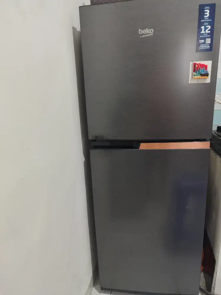 KULKAS BEKO 2 PINTU 210LITER 75WATT BEKAS